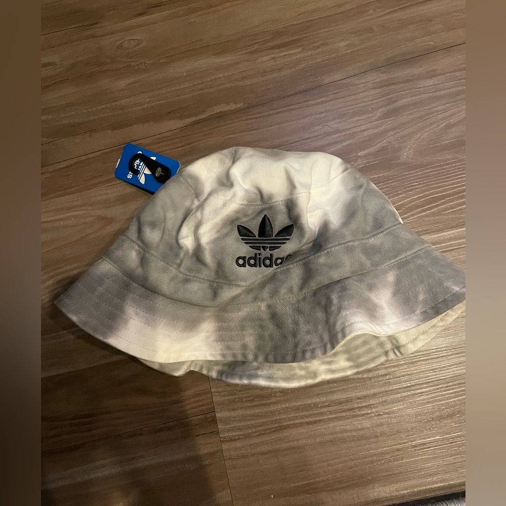 ADIDAS NWT Gray & White Tie Dye Logo Bucket Hat ONE SIZE